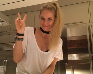 Οι παπαράτσι τελικά «έπιασαν» την Άννα Κουρνίκοβα - Σχολιάζουν όλοι τις φωτογραφίες επειδή είναι αγνώριστη