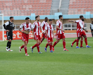 Επτά παίκτες του Ολυμπιακού στο όριο των καρτών ενόψει ΑΕΛ Novibet