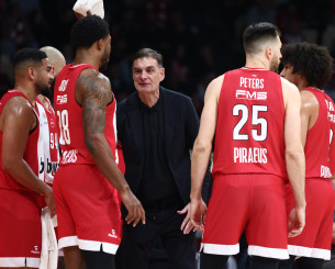 Εκνευρισμένος ο Μπαρτζώκας με την εικόνα του Ολυμπιακού στην αρχή του ματς με την Μπασκόνια (photos)