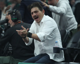 Ο Γιαννακόπουλος κατέβηκε από τις σουίτες στα court-seats του T-Center (video)