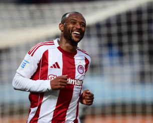 Ο Ελ Κααμπί έκανε… κρητικό γλέντι για το νέο συμβόλαιο!