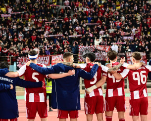 Η αποθέωση στον Ελ Κααμπί και οι πανηγυρισμοί με τους «ερυθρόλευκους» φιλάθλους: Η παρακάμερα του ΟΦΗ - Ολυμπιακός