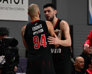 Ο ορισμός του αρχηγού: Ο Παπανικολάου απομάκρυνε τον Φουρνιέ και προσπαθούσε να τον ηρεμήσει (video)