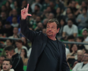 Αταμάν: «Ο Χολμς... κοιμόταν στο παρκέ - Το πρώτο ημίχρονο ήταν καταστροφή»