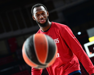 Γιατί αγαπάνε στον Ολυμπιακό τον Χολ!