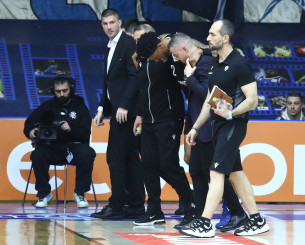 «Συναγερμός» με Μέλβιν στον ΠΑΟΚ: Τραυματίστηκε και αποχώρησε υποβασταζόμενος