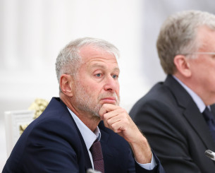 Η βρετανική κυβέρνηση πιέζει τον Αμπράμοβιτς για τα χρήματα πώλησης της Τσέλσι