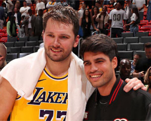 Συνάντηση μεγατόνων στο Μαϊάμι: Ο Αλκαράθ παρακολούθησε την 60αρα του Ντόντσιτς και φωτογραφήθηκε μαζί του