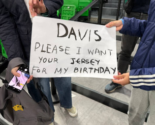 Μικρός φίλος του Παναθηναϊκού παρακολούθησε τη ρουτίνα του Χέιζ-Ντέιβις και... ανταμείφθηκε!