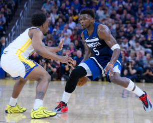 Με κορυφαίο τον Έντουαρντς οι Τίμπεργουλβς, άνετοι οι Πίστονς