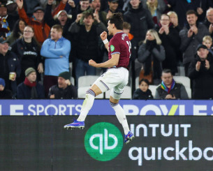 Ο «ιπτάμενος» Μαυροπάνος «κάρφωσε» και την Μάντσεστερ Σίτι με επιβλητική κεφαλιά (video)