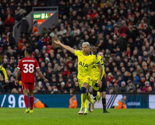 Η μαχητική Τότεναμ τιμώρησε την φλύαρη Λίβερπουλ κι έφυγε με βαθμό από το Anfield