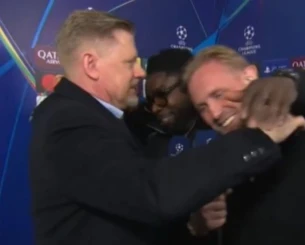 Συγκλονιστικό - Ο Κάσπερ Σμάιχελ ανακοίνωσε την απόσυρσή του στον πατέρα του σε live μετάδοση (video)