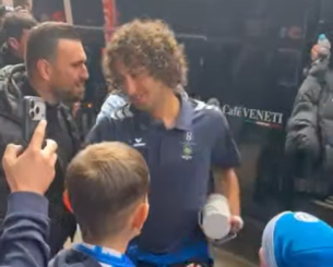 Η θερμή υποδοχή στην αποστολή του Ηρακλή πριν τη φιέστα  - Το βίντεο του Athletiko