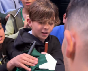 Οι παίκτες του Παναθηναϊκού μοίρασαν... αυτόγραφα και χαμόγελα στη Γλυφάδα (video)