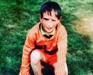 Τον εγκατέλειψαν μωρό σε μοναστήρι, τον αποκαλούσαν φρικιό και αυτός έγινε ένας από τους καλύτερους ποδοσφαιριστές στον κόσμο