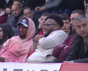 Χολ και Νετζήπογλου παρακολουθούν από κοντά το ντέρμπι Ολυμπιακός - Παναθηναϊκός (video)