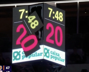 Διακοπή στο Βαλένθια-Ολυμπιακός: Ο Μοντέρο πέταξε την μπάλα και έσπασε το χρονόμετρο της μπασκέτας!