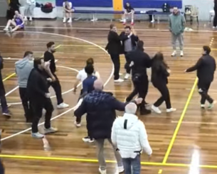 Σύρραξη και ξύλο σε αγώνα της Α1 Γυναικών: Προπονητής πέταξε την μπάλα στην εξέδρα (video)