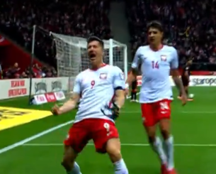 Ο Λεβαντόφσκι εκμεταλλεύτηκε την άστοχη έξοδο του Στρακόσια κι ισοφάρισε για την Πολωνία (video)