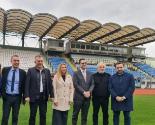 Ο Βρούτσης παρουσία Κομπότη ανακοίνωσε έργα αξίας 500.000 ευρώ στο γήπεδο του Λεβαδειακού