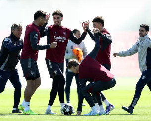 Προπόνηση ή καψόνια; Ο Αρτέτα βάζει τους παίκτες της Άρσεναλ να κάνουν... περίεργα πράγματα (video)