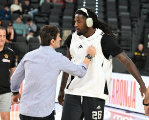 Στη Roig Arena μέσα σε αποθέωση ο Γιαννακόπουλος - Το εγκάρδιο τετ α τετ με τον Λεσόρ (vid)