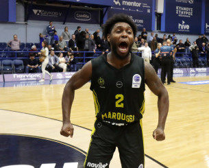 Το... τραγούδι του Γουόκερ: «Παπαθεοδώρου, είσαι ο καλύτερος προπονητής στην Ευρώπη» (video)