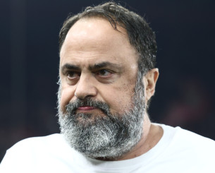 Η αγωνία του Βαγγέλη Μαρινάκη στο Ολυμπιακός - ΑΕΚ