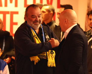 Πως έζησε το ντέρμπι στο Καραϊσκάκη ο Μάριος Ηλιόπουλος – Οι κινήσεις του στη φυσούνα