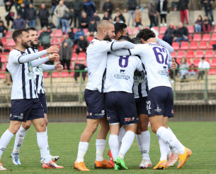 Σοκαριστική αποκάλυψη από πρώην παίκτη της Super League: «Στην Ελλάδα, κάναμε μπάνιο με αρουραίους να περνούν ακριβώς από δίπλα μας»