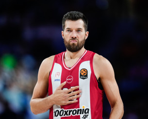 Η Ρεάλ Μαδρίτης παραμένει στο κόλπο για την απόκτηση του Άλεκ Πίτερς