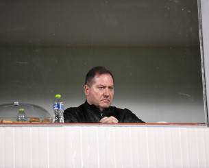 Έξαλλος ο Νταβέλης με τους παίκτες της ΑΕΛ Novibet: «Αρκετά με το σκωτσέζικο ντους όσων δεν σέβονται την ομάδα»