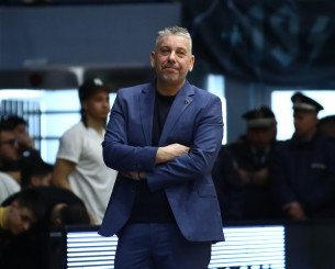 Καυστικός Παπαθεοδώρου: «Να μη δημιουργήσουμε νέο πανελλήνιο ρεκόρ στις βολές...»