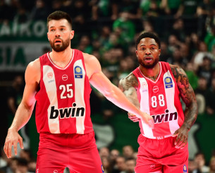 «Ερυθρόλευκη» καταιγίδα στο Telekom Center: Ο Ολυμπιακός σκόραρε 60 πόντους στο πρώτο ημίχρονο