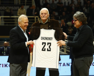 Συγκίνηση στο «Παλατάκι»: Ο ΠΑΟΚ βράβευσε τον σπουδαίο Γιώργο Οικονόμου (photos)