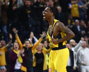 Ομάδα που μαθαίνει να ξεπερνάει τον εαυτό της