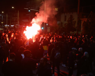 Ο κόσμος της ΑΕΚ έστησε πάρτι στη Νέα Φιλαδέλφεια μετά τη νίκη στο Φάληρο (photos)