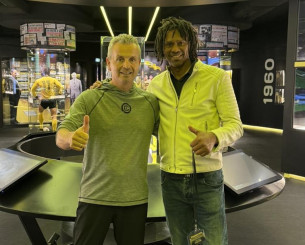 Ο Φρανκ Κλόπας επισκέφθηκε το Μουσείο της ΑΕΚ με την εφηβική ομάδα των Chicago Fire (photo)