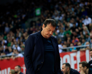 Έκλεισε διακόπτη και χτυπούσε το κεφάλι του στον τοίχο