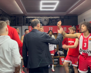 Μπαρτζώκας στους παίκτες του Ολυμπιακού: «Εξαιρετική εμφάνιση»