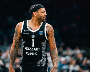 Ο Καρλίκ Τζόουνς υπέγραψε το «χρυσό» συμβόλαιο και μένει στο Βελιγράδι