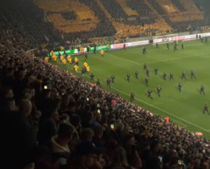 Σοβαρά επεισόδια και διακοπή στο Ντιναμό Δρέσδης-Χέρτα: Ντου οπαδών στον αγωνιστικό χώρο (video)