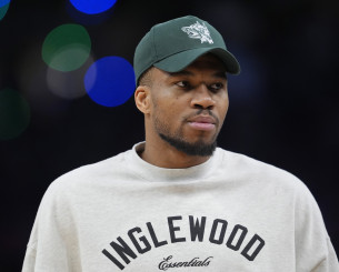 Εκπρόσωπος του NBA «αδειάζει» τον Γιάννη: «Αρνήθηκε να προπονηθεί»