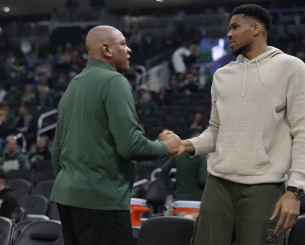 Το παραδέχτηκε ο Ντοκ Ρίβερς: «Αν δεν κάνουμε καλή δουλειά με το ρόστερ ο Γιάννης θα κοιτάξει αλλού»