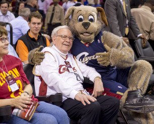 Ο Γουόρεν Μπάφετ θα γευματίσει με τον Στέφεν Κάρι για φιλανθρωπικό σκοπό