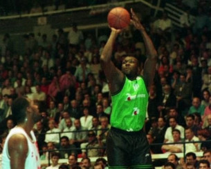 Ο Παναθηναϊκός απάντησε στο «ευχαριστώ» της Μπανταλόνα με το σουτ του Τόμσον κόντρα στον Ολυμπιακό