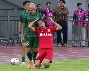 Πρώην παίκτης του ΠΑΟΚ κινδυνεύει με βαριά «καμπάνα» επειδή τράβηξε αντίπαλο από τα μαλλιά