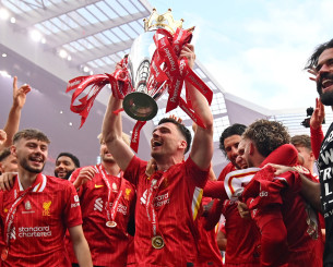 Στα 18 του έγραφε «η ζωή είναι χάλια», στα 32 του ο Ρόμπερτσον φεύγει απ' τη Λίβερπουλ ως θρύλος!