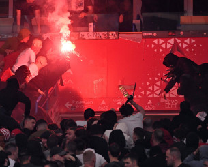 Πώς ξεκίνησαν τα επεισόδια στο Βελιγράδι - Οπαδοί του Αστέρα παίρνουν θέσεις μάχης απέναντι στην αστυνομία (video)